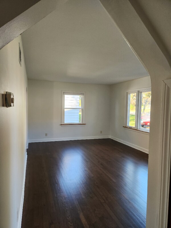 Building Photo - 609 Maple Ave