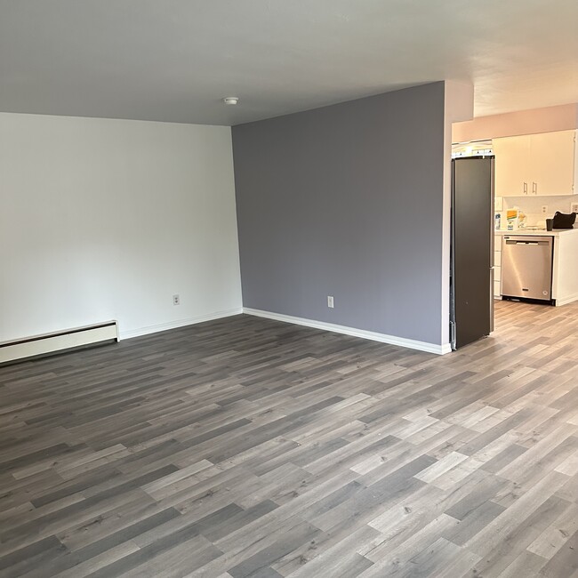 Spacious front room - 21326 Main St NE