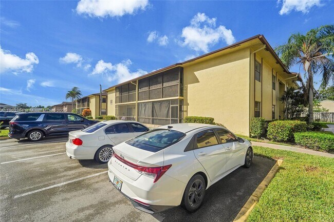 Foto del edificio - 10035 Winding Lake Rd