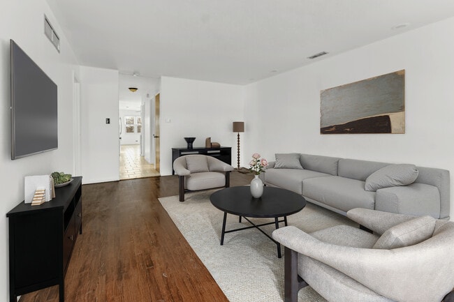 Building Photo - 403 Prairie Ave