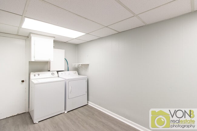 Building Photo - 2552 Hidden Hills Dr