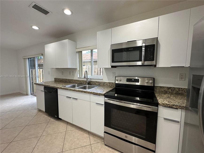 3 bedroom in Hallandale FL 33009 - 3 bedroom in Hallandale FL 33009