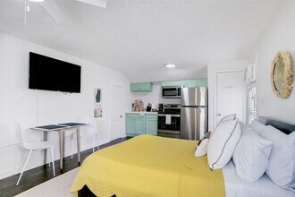 Building Photo - 215 Hyde Park Blvd