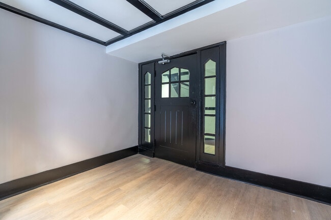 Foto del edificio - 7418 N Damen Ave