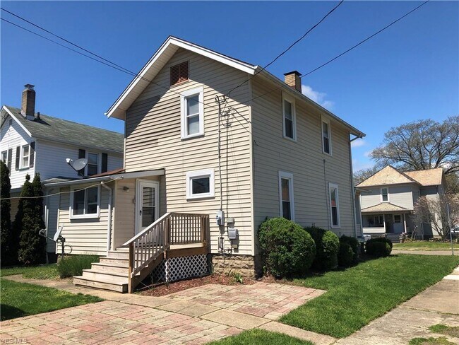 Foto del edificio - 150 Moore Ave NW