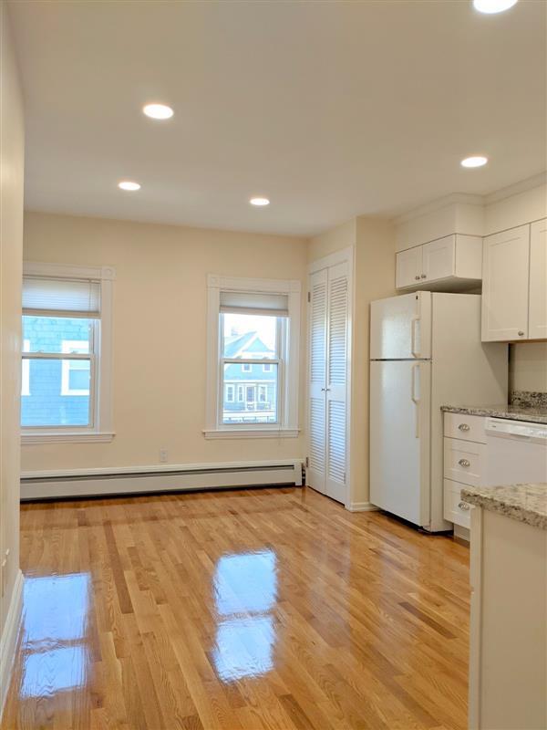 Building Photo - 171 College Ave