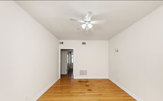 Foto del edificio - 555 W Aldine Ave