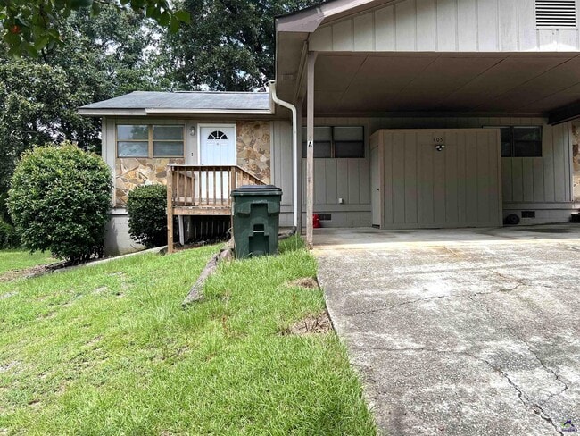 Building Photo - 405 Westcliff Cir