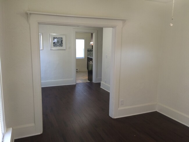 Building Photo - Remodeled premium 3 bed / 1 bath house wit...