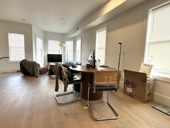 Building Photo - 16 Delle Ave