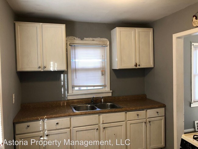 Building Photo - 2 br, 1 bath House - 16937 Birwood St
