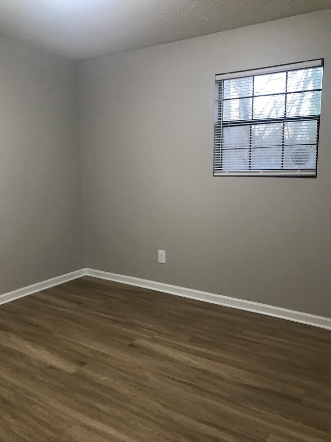 Building Photo - 2509 Green Oaks Ct SE