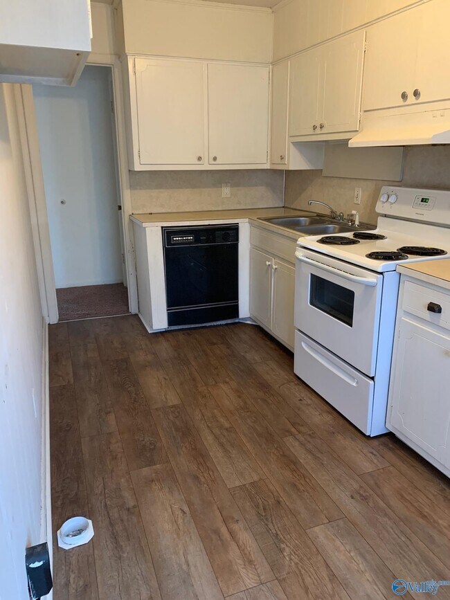 Foto del edificio - 210 Cloverleaf Dr