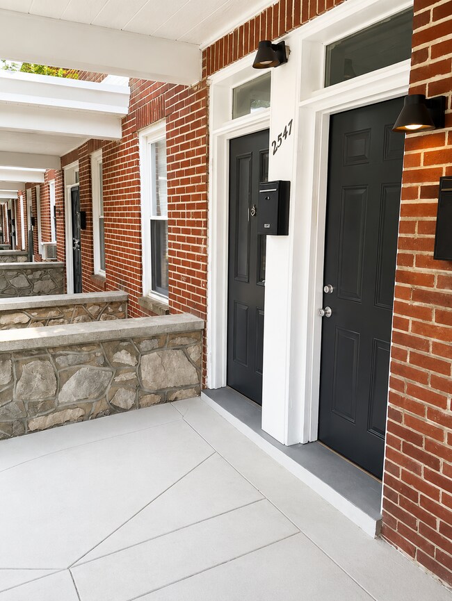 Foto del edificio - 2547 Park Heights Terrace