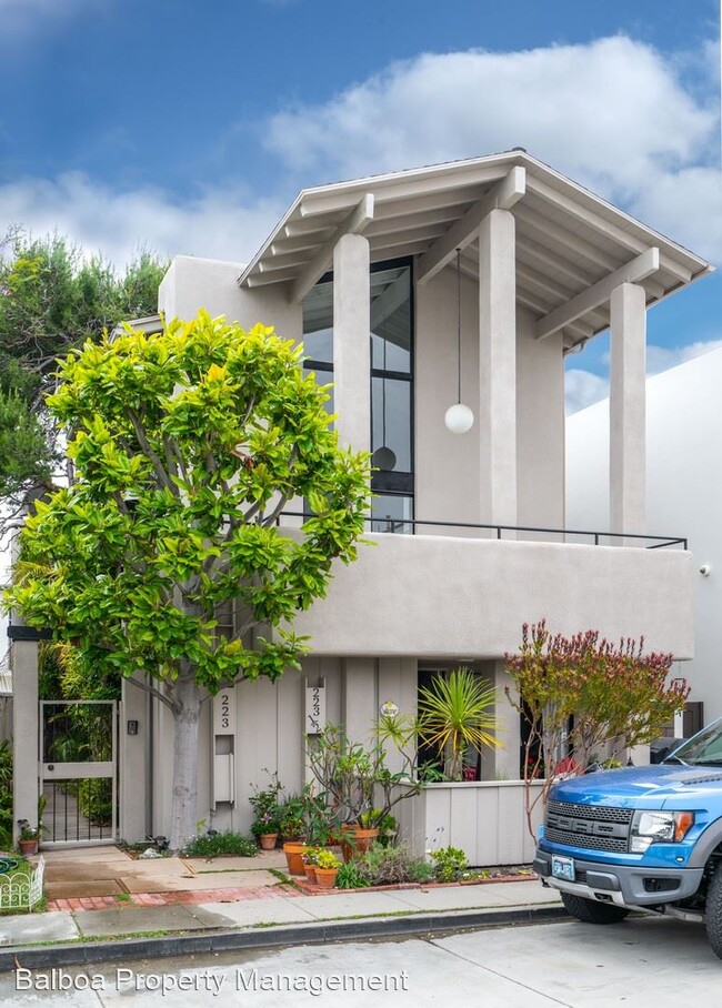 Foto del edificio - 223 Abalone Ave