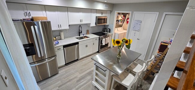 Building Photo - 247 Gemini Dr