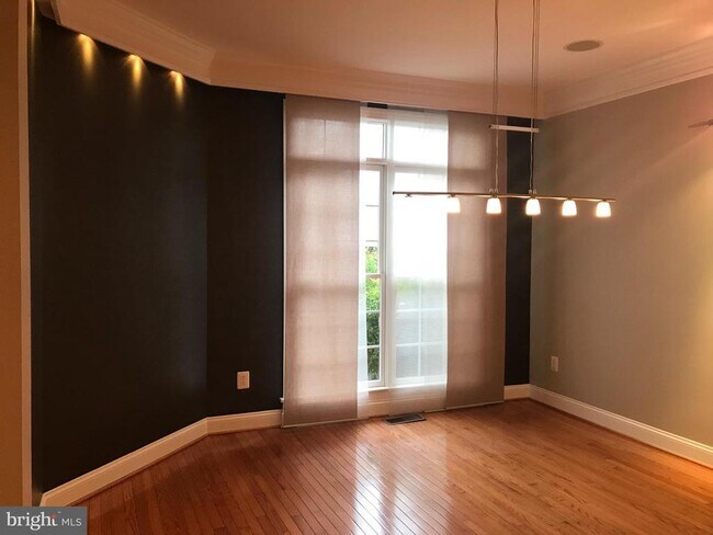 Foto del edificio - 1406 Ingleside Ave