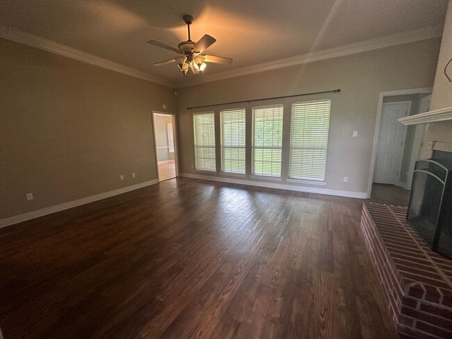Building Photo - Large 3 Bedroom Blanchard Home