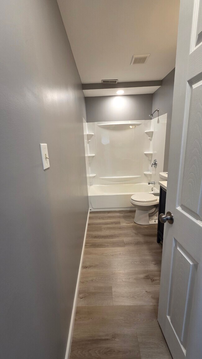 Building Photo - 1380 Catalpa Dr
