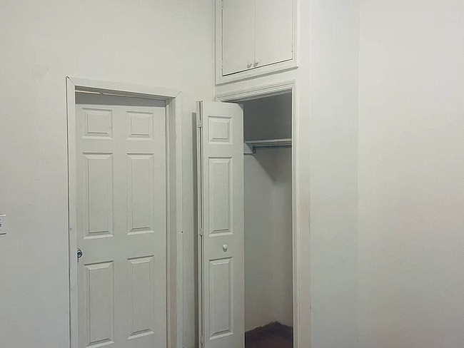 Building Photo - 717 E 5th St