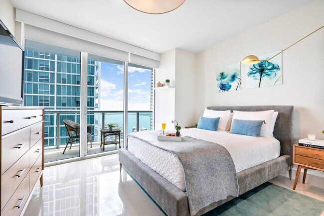 Building Photo - 485 Brickell Ave