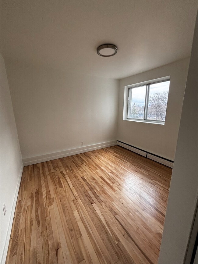 Photo du bâtiment - Jules Poitras Apartments