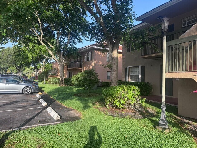 Foto del edificio - 10381 NW 8th St