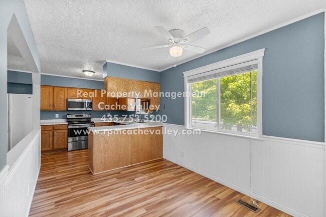 Foto del edificio - Beautiful 4-Bedroom Home Available in July!