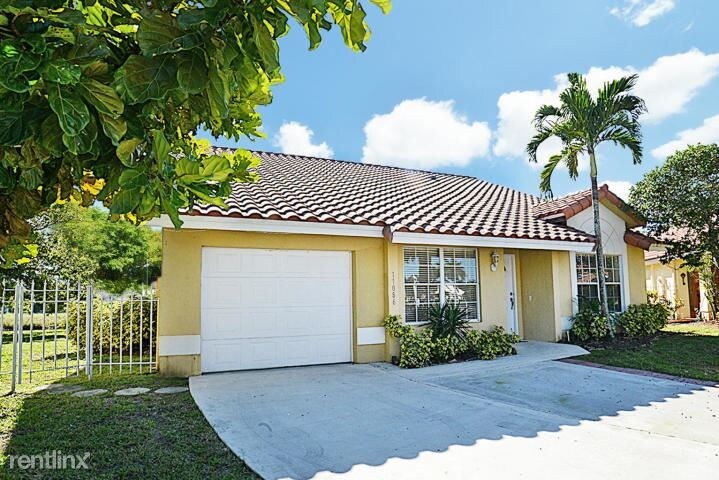 Primary Photo - 4 br, 2 bath House - 11086 Lakeaire Cir