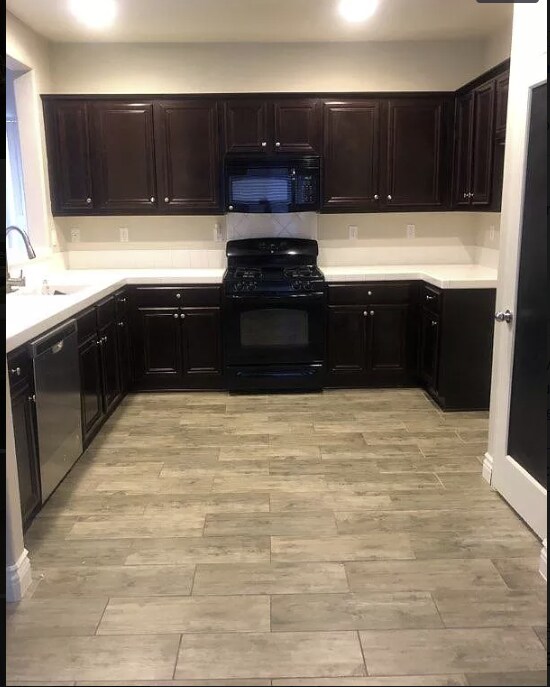 Foto del edificio - 5524 Woodard Ridge Dr