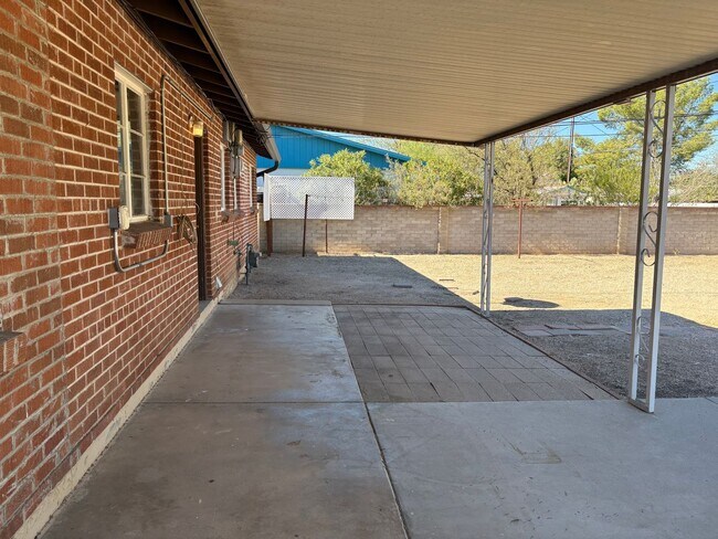 Foto del edificio - 3221 E Linden St