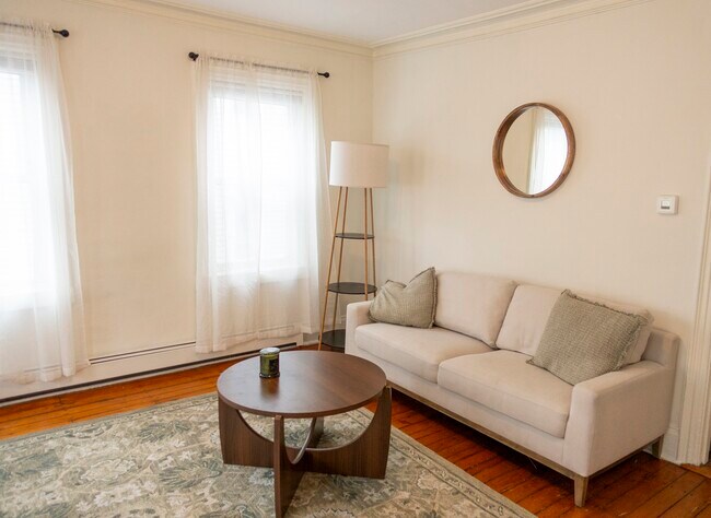 Sala de estar desde otro ángulo. - 30 Royal St