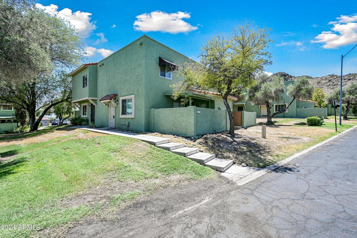 Primary Photo - 729 E Cochise Dr