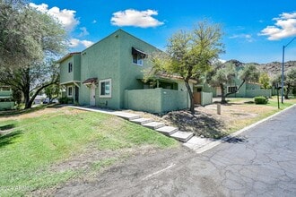 Building Photo - 729 E Cochise Dr