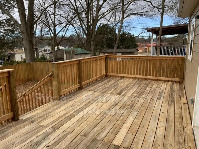 Photo - 108 9th St House