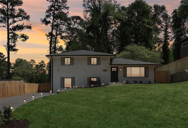 Building Photo - 1888 La Mesa Ln