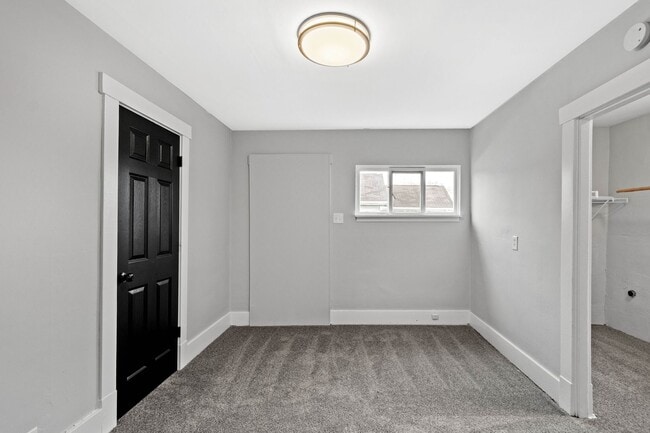 Building Photo - Beautiful 4 bedroom home in Coraopolis available June 1!