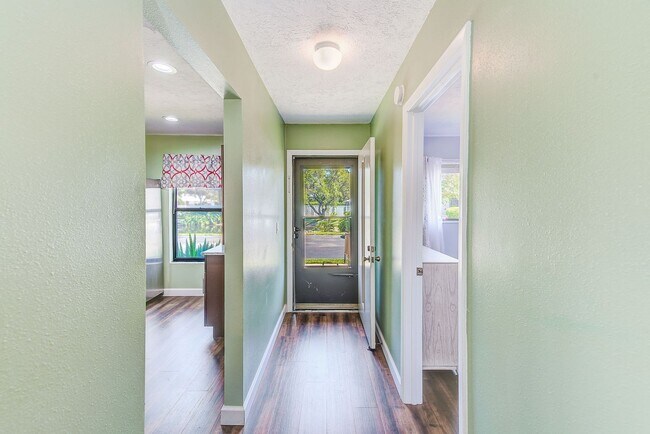 Foto del edificio - 6040 27th St W