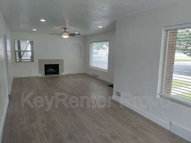 Foto del edificio - 825 W 200 S