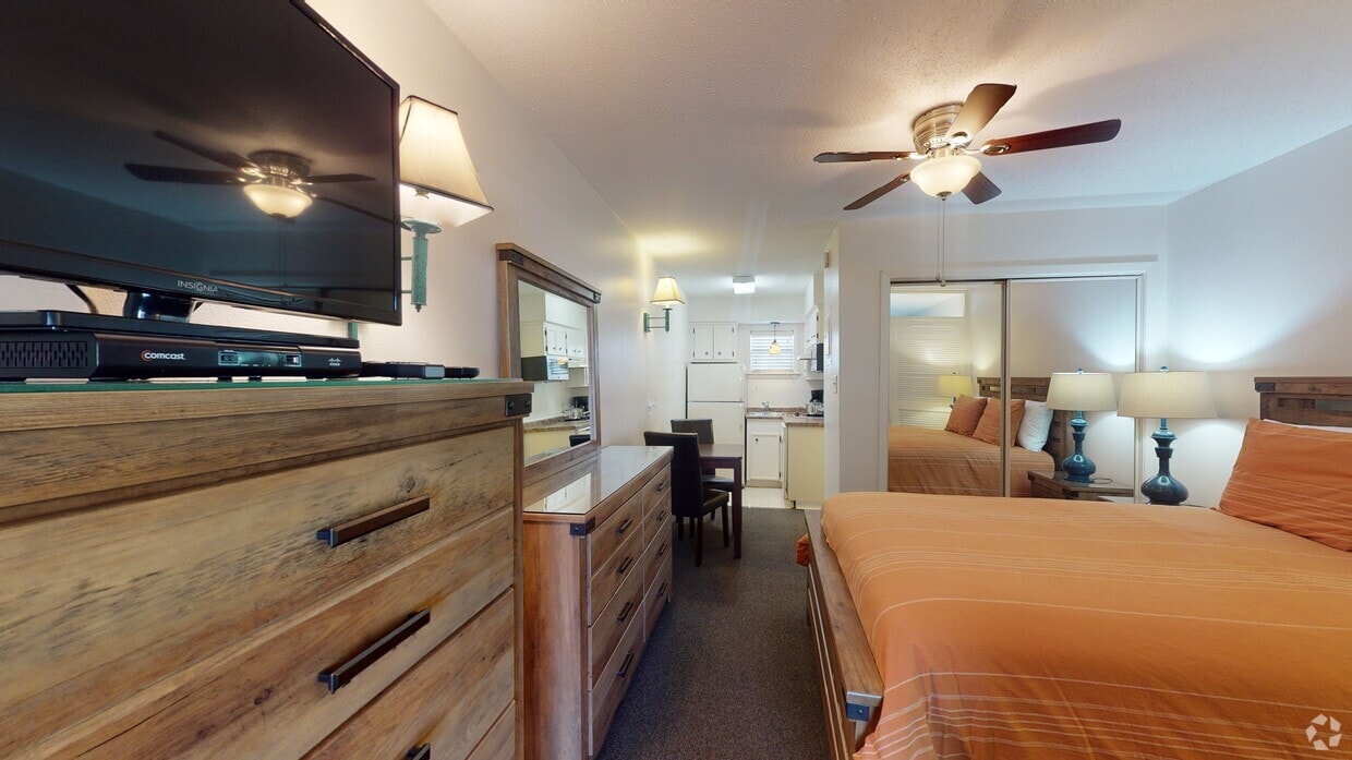 Photo - Quarter Inn Apartments