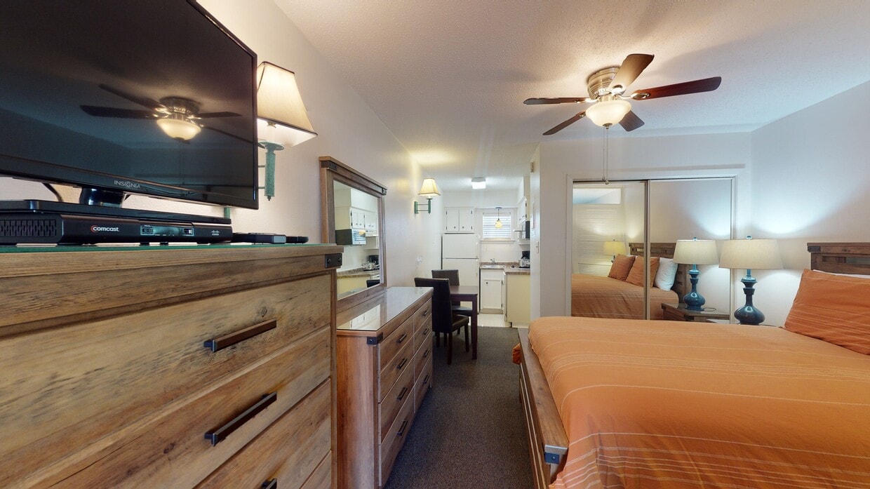 Photo - Quarter Inn Apartments