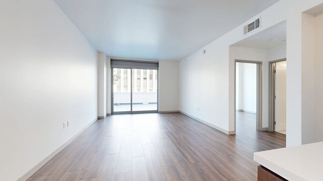 Interior Photo - 3033 Wilshire