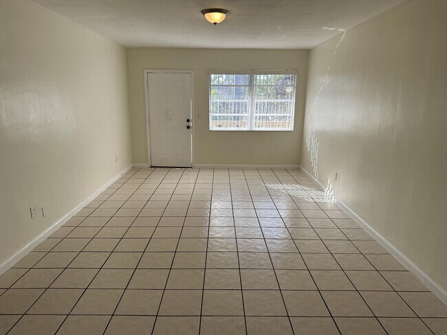 Foto del edificio - 1370 NE 119th St