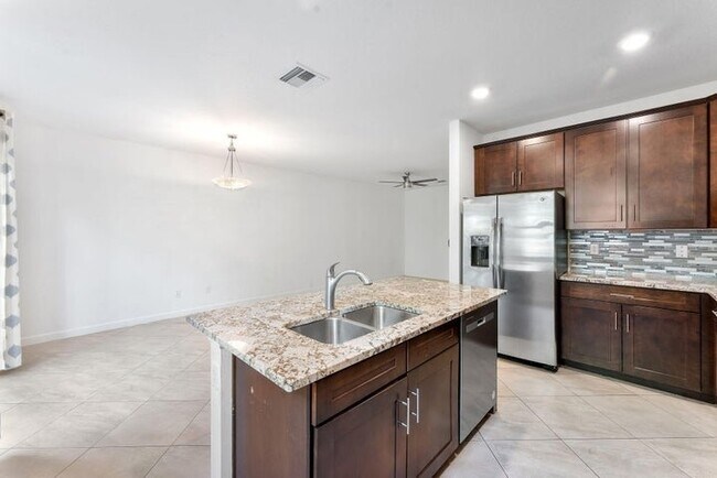 Foto del edificio - 12756 Anthorne Ln