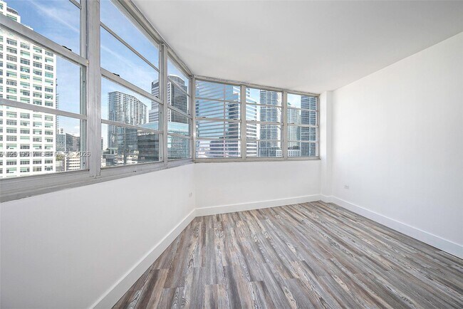 Foto del edificio - 801 Brickell Bay Dr