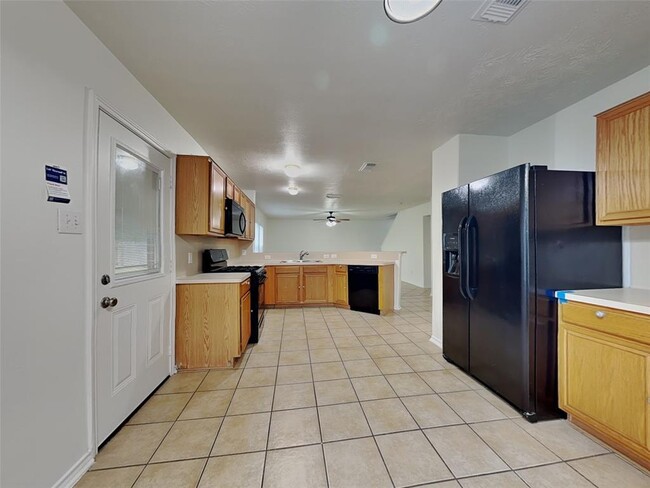 Building Photo - 18910 Piney Way Dr