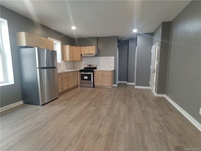 Building Photo - 1056 Morris Park Ave