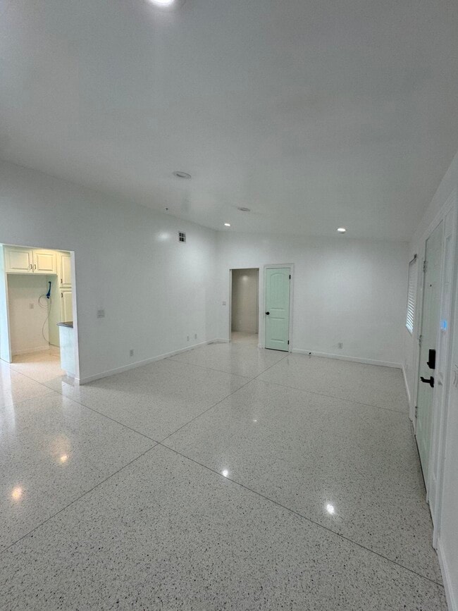Foto del edificio - 66384 First St