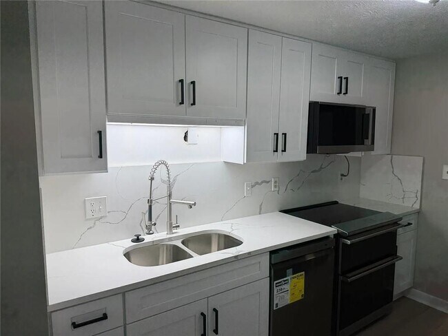 Foto del edificio - 418 Engle Dr