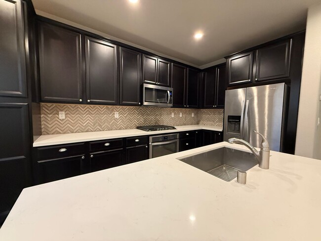 Building Photo - 901 Persimmon Terrace